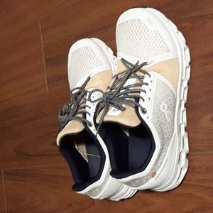 On cloud Cloudstratus